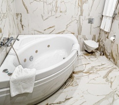 SUITE / ЛЮКС c джакузи в современном корпусе в Россо рива