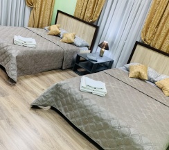 Комната стандарт семейная с 2 двуспальными кроватями в Сан бах, гостевой дом