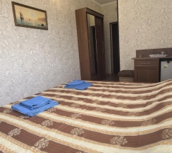 Комната комфорт с 1 двуспальной кроватью и террасой (вид на море) в У моря