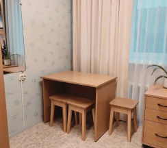 Кровать в общем номере в Флора