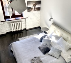 Двухместные апартаменты с 2 комнатами с балконом и с красивым видом из окна двуспальная кровать в Апартаменты InterLoft 6 Old Town Free Parking Wi-Fi 100/50 Smart TV