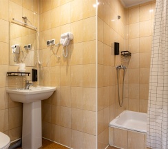 Улучшенный номер с 1 кроватью в Номера в Гатчине