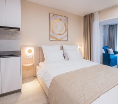 Стандарт с диваном (общий санузел один на два номера) в One Sea Apartments