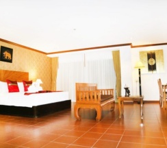 Трёхместный полулюкс в Aiyaree Place Hotel