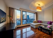 Двухместный люкс Executive c 1 комнатой в Bandara Silom Suites