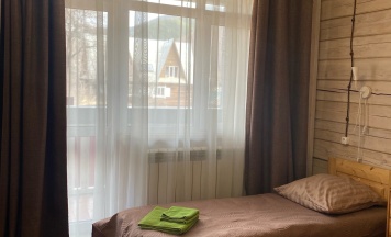 Номер с 2 раздельными кроватями и видом на горы, верхний этаж в Гавань Листвянка