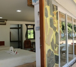 Трёхместный номер Deluxe с балконом в Ruan Mai Naiyang Beach Resort