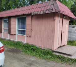 Отдельно стоящий домик для семьи  8 чел. со всеми удобствами на берегу озера в центре города  по адресу г. Кириллов, ул. Гагарина д. 93а в Луманская заводь