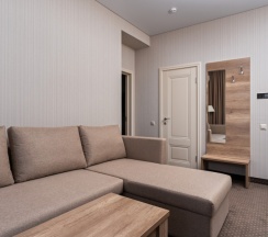Двухкомнатный семейный с балконом в Trianon hotel