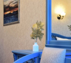 №4. Семейный номер с двуспальной кроватью, диваном и видом на Байкал в Прибой