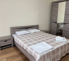 Трёхместный люкс с балконом и с красивым видом из окна в Диоскурия