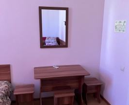 Кровать в 4-местном общем мужском номере в Восход