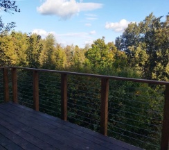 Коттедж с балконом и с красивым видом из окна в Красные Скалы