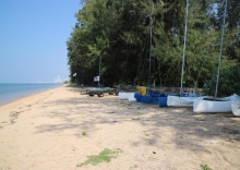 Вилла с 3 комнатами в Baan Dhewaran Beachfront Villa