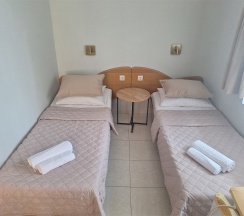 "КЛАССИК 5" Стандартный двухместный номер с раздельными односпальными кроватями и диваном на 1 этаже в Цитрус