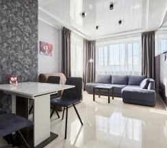 2-комнатные апартаменты люкс с 1 односпальной и 2 двуспальными кроватями в Ваш Комфорт Апарт на улице Дмитрия Благоева