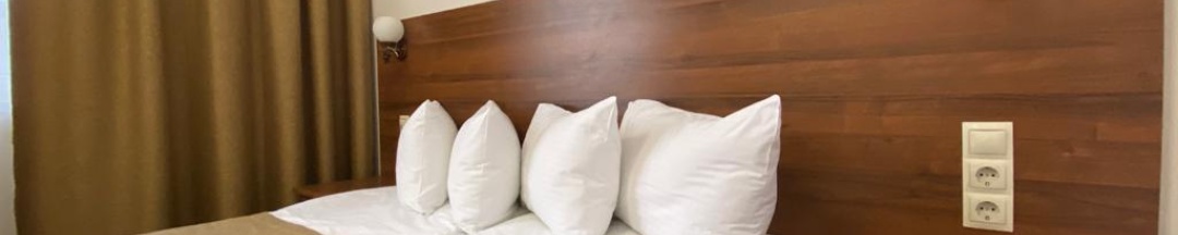 двухместный с двуспальной кроватью ( с балконом) в Корона