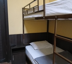 Номер эконом семейный с двуспальной и двухъярусной кроватями (общие удобства) в ТарЛеон