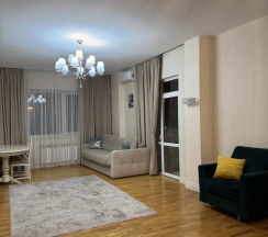 Четырёхместные апартаменты с 3 комнатами с балконом в Rent 247