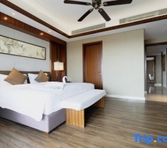 Люкс с 2 комнатами с видом на море в Jinghai Hotel & Resort
