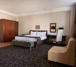 Бизнес-класс с большой кроватью king size в Бенефит Плаза