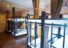 Кровать в общем номере в Urban Hostel Bangkok