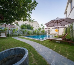 Двухместная студия Deluxe с балконом и с видом на сад 2 отдельные кровати в Hoi An Laughter Garden Villas