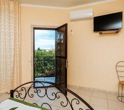 Двухместный номер Standard с балконом (двуспальная кровать) в Villa Familia
