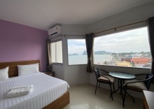 Двухместный номер Standard с видом на море двуспальная кровать в Prachuap Beach Hotel