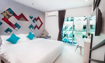 Двухместный номер Superior с балконом двуспальная кровать в The Crib Patong