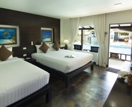 Двухместное бунгало с видом на бассейн двуспальная кровать в Chaweng Cove Beach Resort