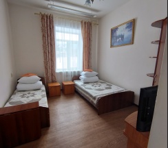 Номер эконом с 1 односпальной и 1 двуспальной кроватью в Маргобай