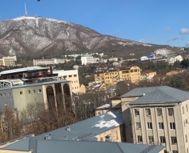 Loft с видом на гору Машук (индивидуальная ванная комната вне номера) в Круиз