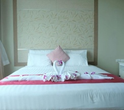 Люкс с видом на море в The Beach Front Resort Pattaya  - SHA Plus