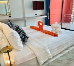 Двухместный номер Standard с видом на бассейн двуспальная кровать в The Kiri Villas Resort