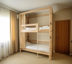 Кровать в 6-местном общем номере в Pillow Hostel