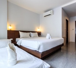 Трёхместный семейный номер Standard в 7Q Bangla Hotel