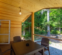 Четырёхместный коттедж с 2 комнатами с красивым видом из окна в Forest house resort