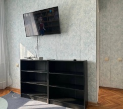 Трёхместные апартаменты c 1 комнатой с красивым видом из окна в Квартира 1к Уник Апарт Малахит рядом с вокзалами выездом из города и Металлургическим заводом