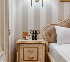 [12] Изысканные апартаменты у Дворцовой площади с кондиционером | ул. Б.Морская, 34 в Darooms