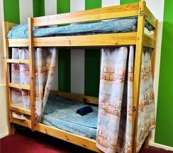 Кровать в общем 6-местном номере для мужчин в В Питере жить