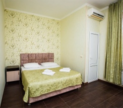 3х местный номер с балконом в Dream House