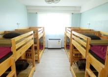 Кровать в общем номере (мужской номер) в Plearn Hostel