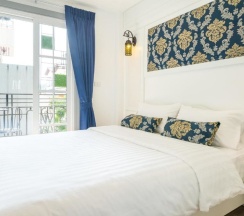 Двухместный номер Deluxe с балконом двуспальная кровать в White Ivory Bed & Breakfast