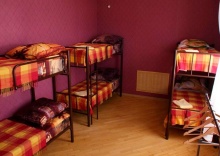 Кровать в 8-местном общем мужском номере в Хостел на Кутузова