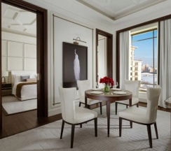 Двухместный люкс Ambassador с балконом двуспальная кровать в The St. Regis Astana