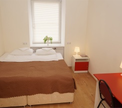 Двухместный эконом с большой кроватью в Формула за рулем