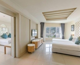 Четырёхместный люкс Embrace с 2 комнатами в Andaman Embrace Patong