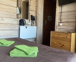 Стандартный номер с двуспальной кроватью и балконом (верхний этаж) в Гавань Листвянка