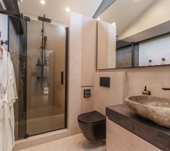 Шале на берегу вулканической реки в Кунашир резорт и СПА